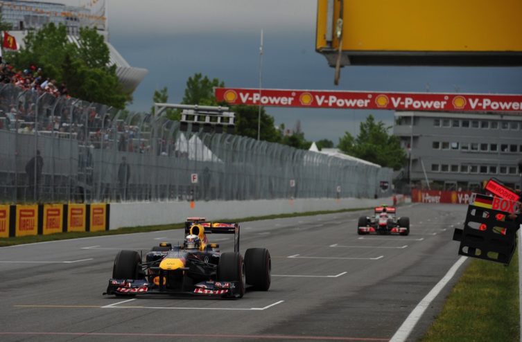 Button insegue Vettel