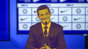 In periodo di grande caso, Chivu è uno dei pochi a parlare di calcio giocato.